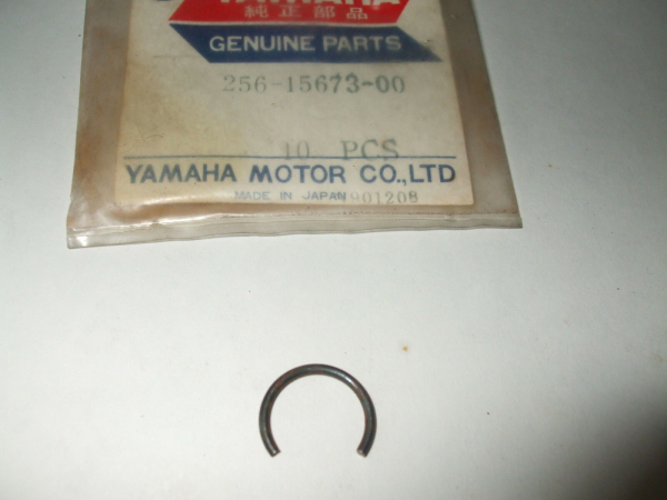 Yamaha Clip Sprengring für Kickstarterwelle TX750 TX650 XS1 XS650 XS2 NOS 256-15673-00 256-15673-00 Original Ersatzteil – MG-